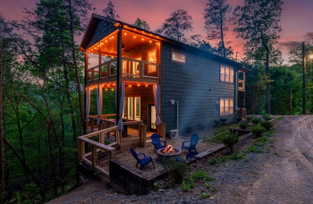 Romantic Cabin Retreat By Ghosal Luxury Lodging