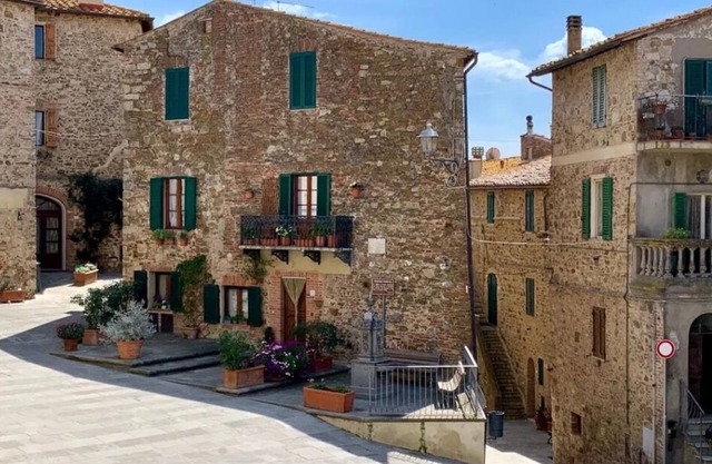 Romantic living in a listed stone house in the heart of Campagnatico.