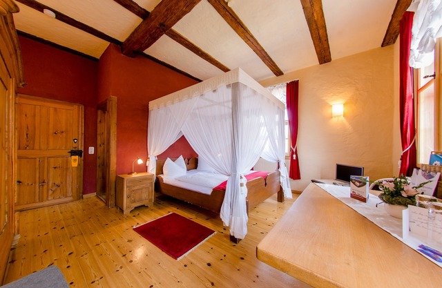 Romantic Manor Positz - Romantic Room