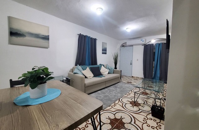 Romantic Oasis 2BR| 2BA| A/C| Hot Water!