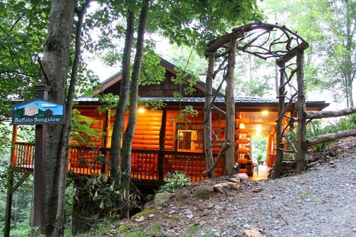 Romantic One-Bedroom Cabin with a Fireplace near Asheville, North Carolina