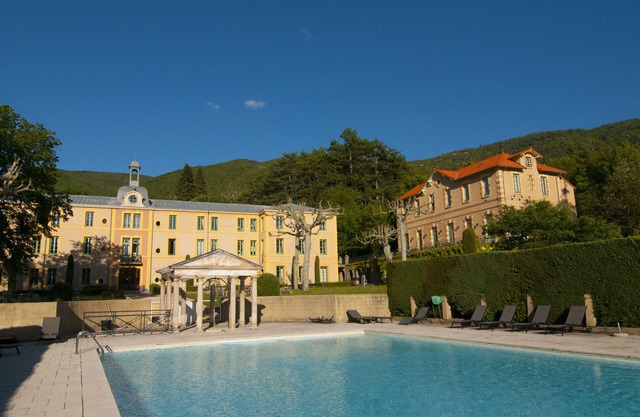 Romantic studio L'Adoration in a special castle in the heart of Provence