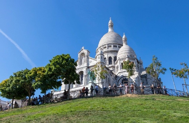 ROMANTIC TERRACES & GOURMET COOKING-DISCOVER THE INCOMPARABLE CHARM MONTMARTRE