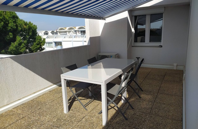 Roof terrace apartment ideal for 4 people. 5 minutes from the sea