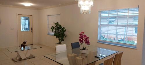 Room 5 minutes from PBI Airport