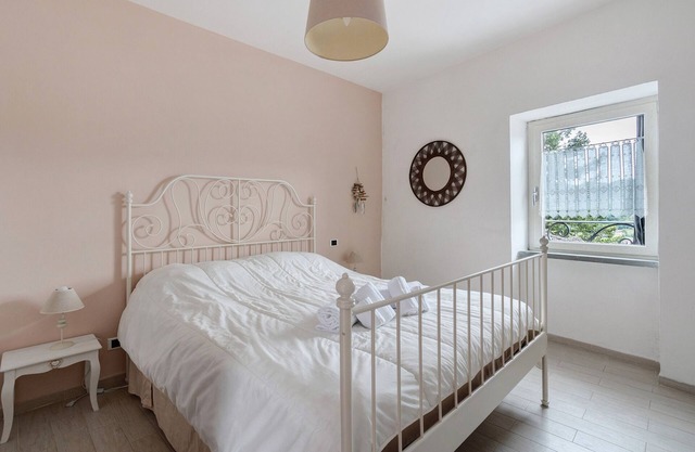 Room 'Corniglia' with Mountain View, Shared Terrace and Air Conditioning