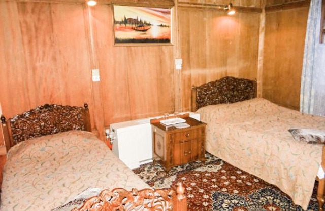 Room in a houseboat on Nigeen Lake, Srinagar, by GuestHouser 24143