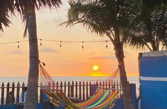 Room in Cabin - Beach Cabana Breakfast And Pool