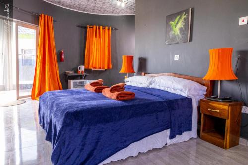 Room - Sleeps 3 - Balcony - Pool - Parking