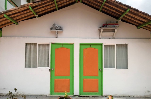 Room with 1 double bed and 2 single beds