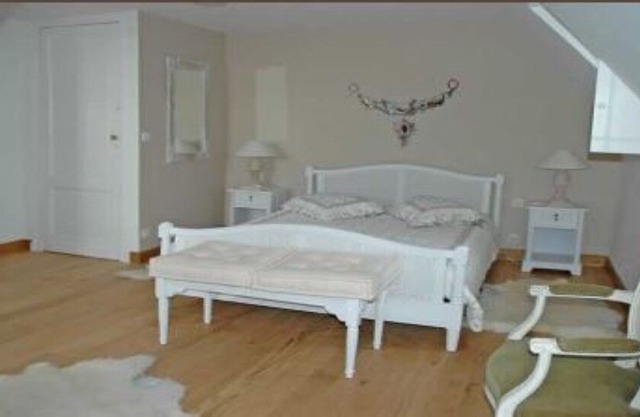 ROOMS, Bordeaux region, wine route, baths, cures.