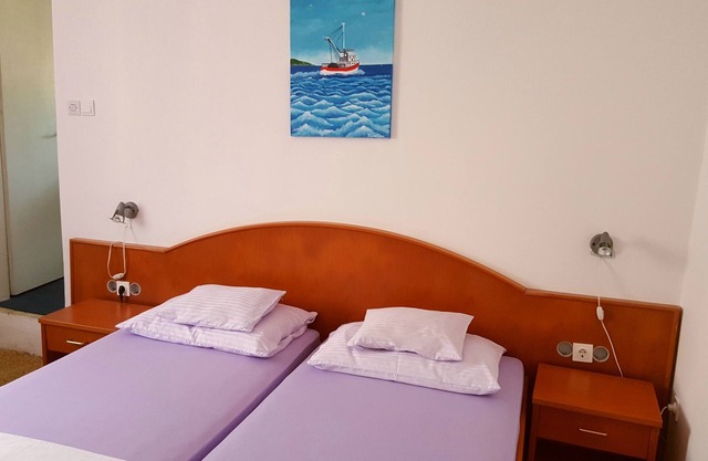 Rooms Milena - Double or Twin Room with Private Bathroom