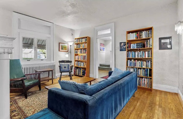 Roomy family home near shoppingn