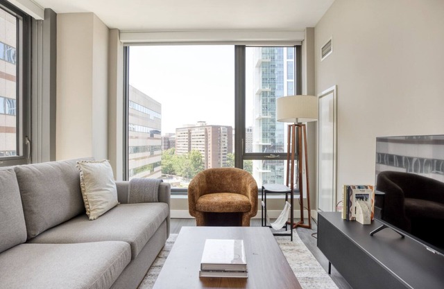 Roomy North Station 1BR w/W/D & Gym, near TD Garden, by Blueground