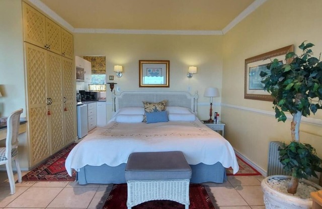 Roosboom Luxury Guest Studio - Upper Terrace One with Sea View, 2 guets Capetown