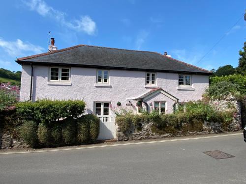 Rosedale a charming 3 bedroom detached cottage with parking