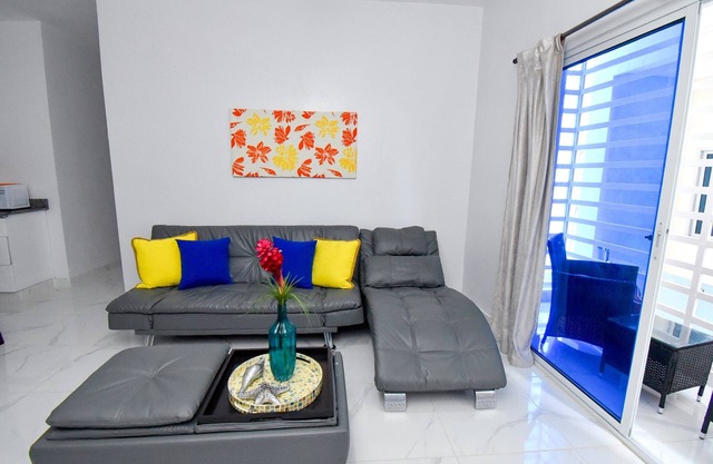 Rosil Place, Apt #4 with Balcony by the Beach