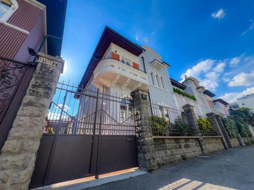 RossoVino Milano Boutique