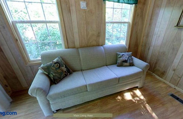 Round Top Premiere Cottage 6