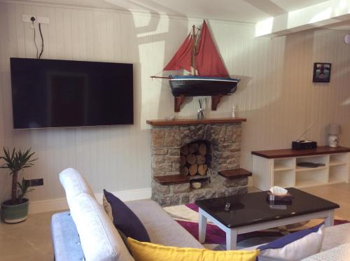 Roundstone Retreats Quayside luxury apt