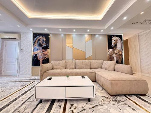 ROYAL apt CITY VIEW WITH STYLE