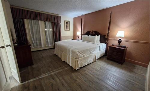 Royal Suites Baton Rouge near LSU and Airport