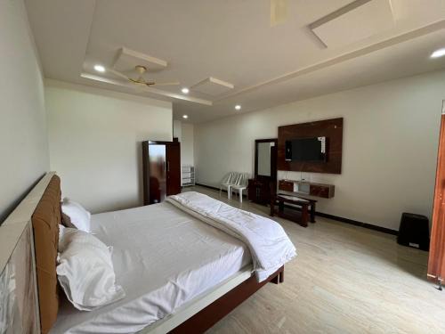 RR Grand Hotel and Banquet Hall