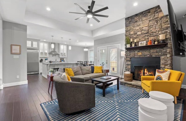 RRG Arch Fun House - Theatre, Game Room, Hot Tub & Views