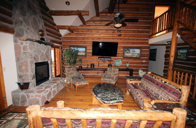 RS Lodge - 6 Bedrooms managed by Cabin Butler