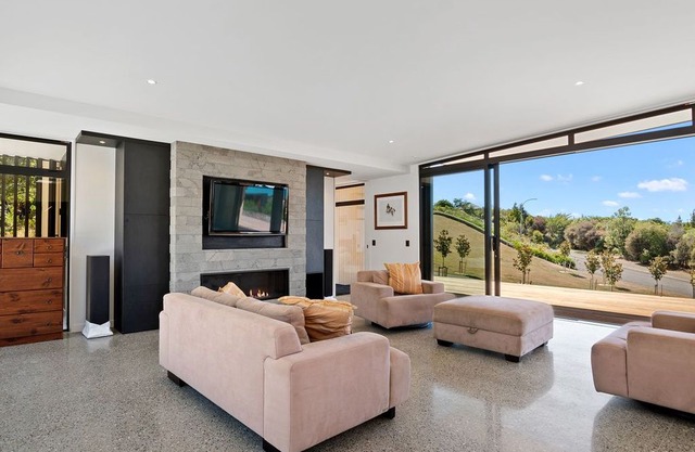 Ruby View - Nelson Holiday Home