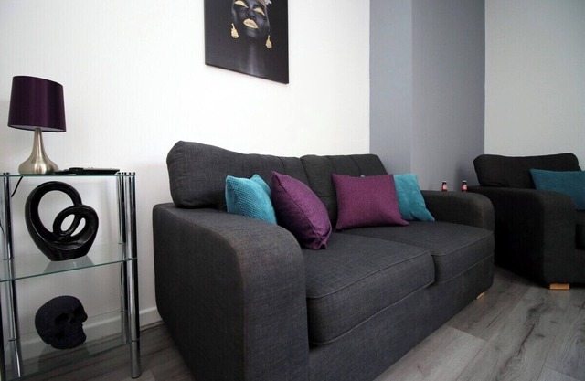 Rugby Place by Tŷ SA