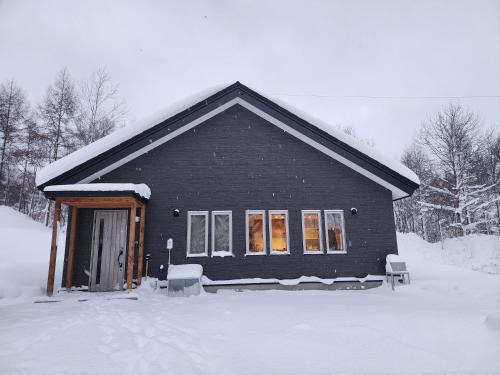 RuPow Lodge with air conditioner- walking distance to Rusutsu Resort