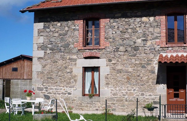 Rural cottage in Saint-Héand with private garden and pets allowed