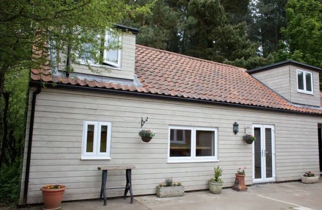 Rural, secluded holiday lodge close to beaches and Sandringham