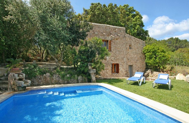 Rural tranquillity at the foot of the Tramuntana, pool with panoramic views