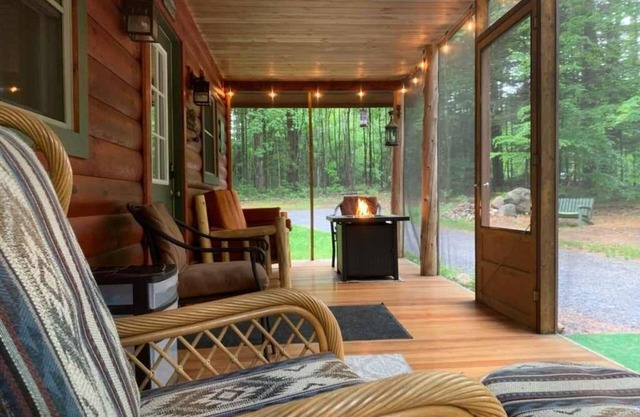 Rustic cabin - just minutes from miles of hiking trails!