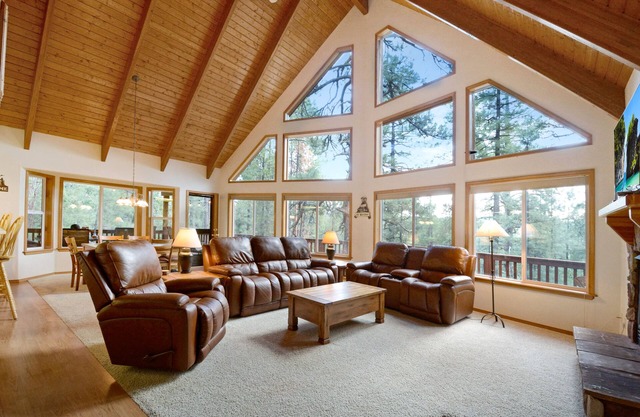 Rustic cabin on a 3/4 acre lot in Munds Park.