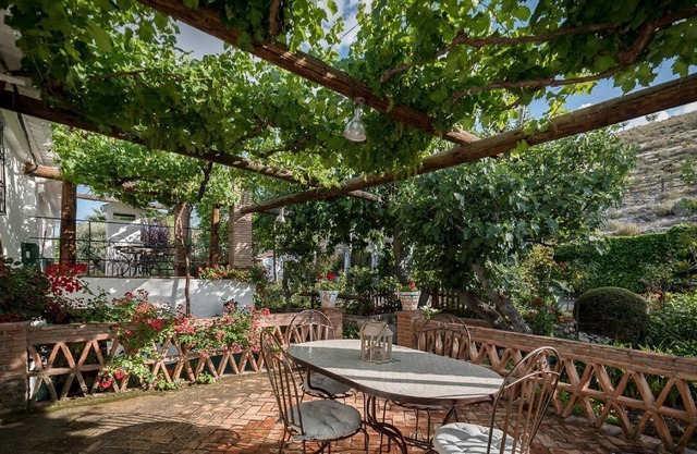 Rustic Cottage in El Padul with private terrace