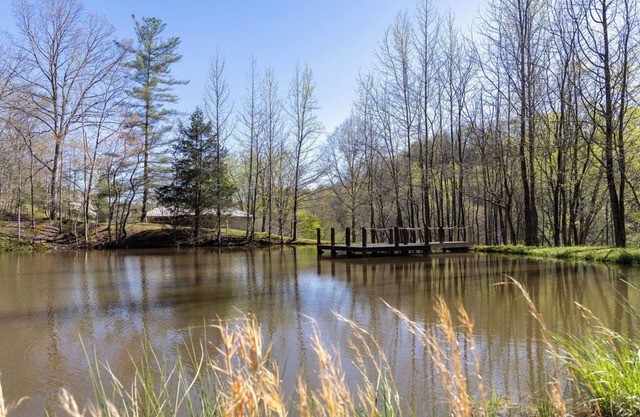 Rustic Getaway on Knob Creek