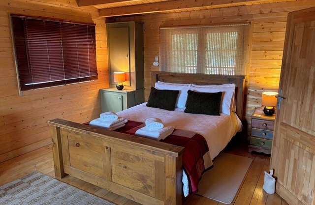 Rustic Log Cabin Hideaway – Romantic Couples’ Retreat in South Downs