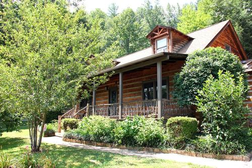 Rustic Log Cabin Rental with a Hot Tub near Asheville, North Carolina