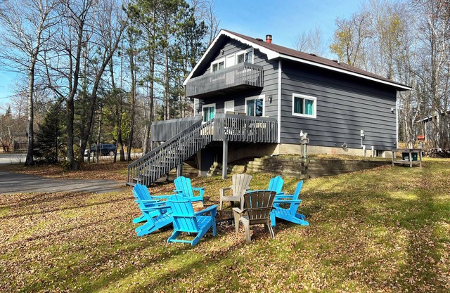 Rustic Meets Modern, Cabin on Lake Vermillion! Inc. 2 Kayaks & 1 Canoe. Sleeps 8