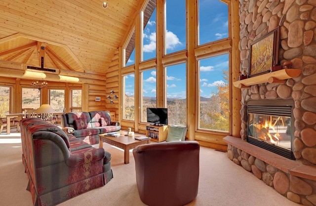 Rustic Mountain Escape with Panoramic Views