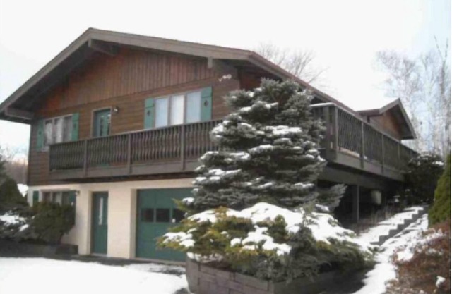 Rustic Mountain view Cabin 5 mins to Ski Area!