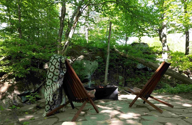 Rustic Retreat w/Spa Near Adventure Spots