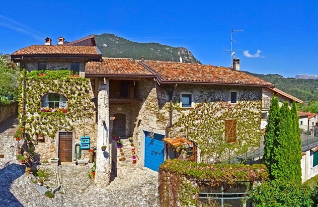 Rustico Colonna House by Gardadomusmea