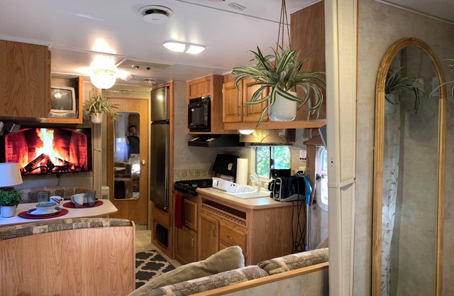 RV Efficiency w/pool access -quiet, clean, cable/wifi, utilities included-