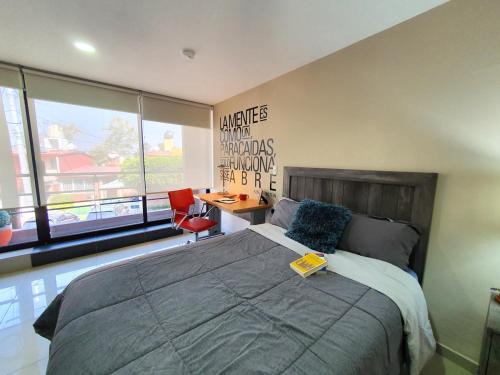 S08 MASTER SUITE Premium Frente al TEC CEM con Cocineta WiFi Balcón Parking Terraza