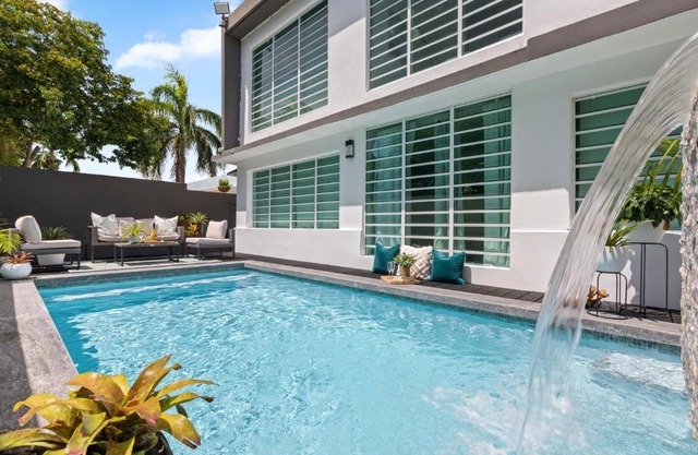 S4 at HighSoClub with Pool and Private Shuttle