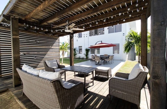 S4 @ HighSoClub [with Pool & Private Shuttle]